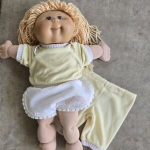 Vintage CABBAGE PATCH KIDS 18" Girl Doll Velveteen Outfit Blonde Hair Brown Eyes